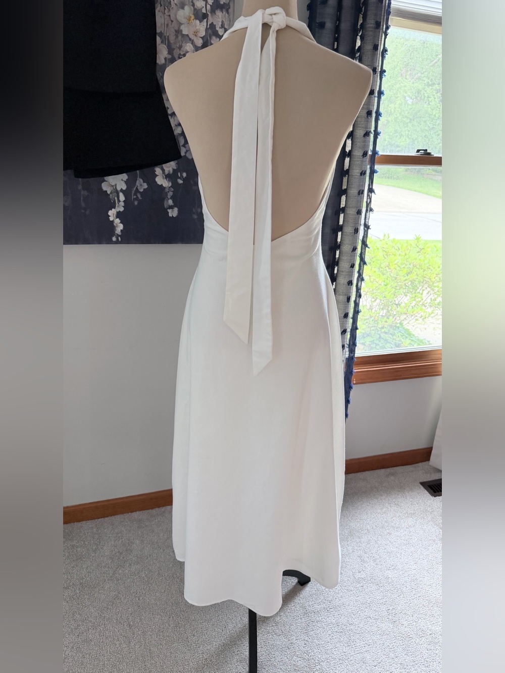 NWT Showpo Plunge Halter A-line Midi/Maxi Dress in White size 4 - Picture 5 of 9